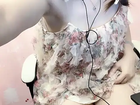 Snapshot of Luna3579 chatting on 25, 4, 2026 Luna3579 online show from 25, 4, 2026