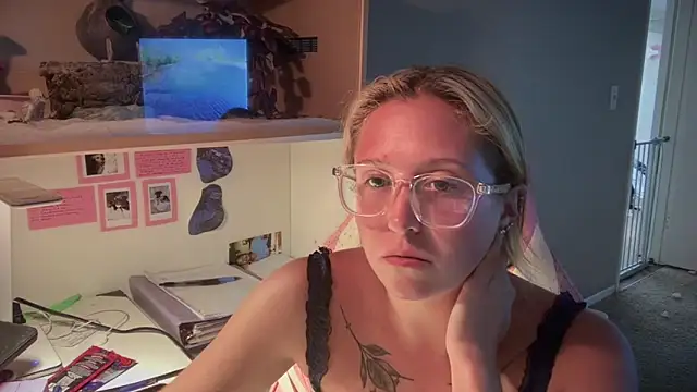 Snapshot of MUSCLEMOMMY1365 chatting on 26, 4, 2026 MUSCLEMOMMY1365 online show from 26, 4, 2026