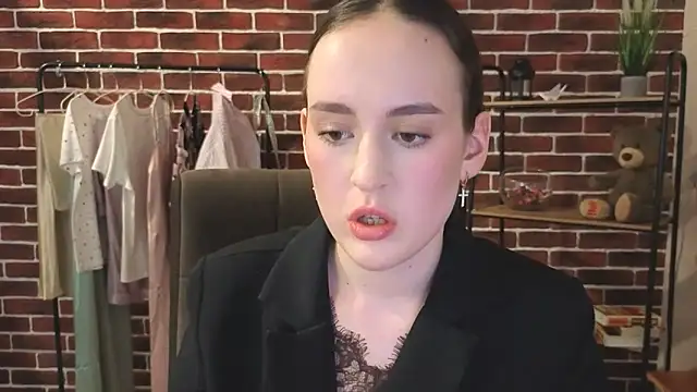 Snapshot of MichelleeThomas chatting on 2, 5, 2026 MichelleeThomas online show from 2, 5, 2026