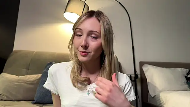 Snapshot of Kattie_Petite chatting on 22, 4, 2026 Kattie Petite online show from 22, 4, 2026