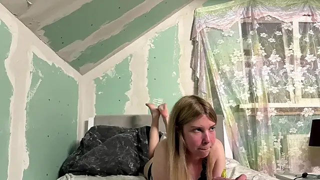 Skinny girl  online show from 25, 5, 2026