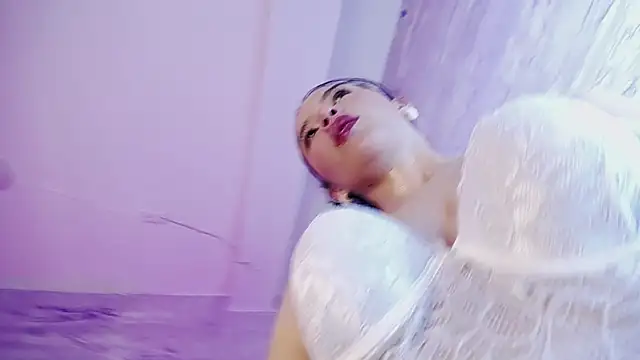 Liah Moretti online show from 17, 4, 2026