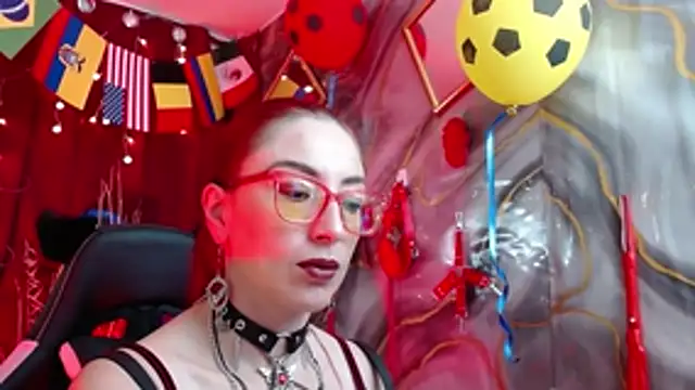 Snapshot of Queenscarlettsecret chatting on 16, 7, 2026 Queenscarlettsecret online show from 16, 7, 2026