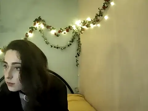 Snapshot of missclochette chatting on 20, 4, 2026 missclochette online show from 20, 4, 2026