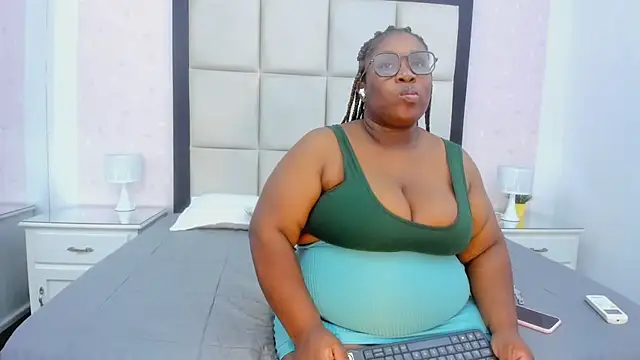 TreisyVixen online show from 4, 7, 2026