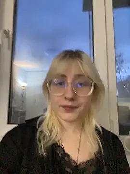 Snapshot of Blondie_Picxel__ chatting on 21, 4, 2026 Blondie Picxel online show from 21, 4, 2026