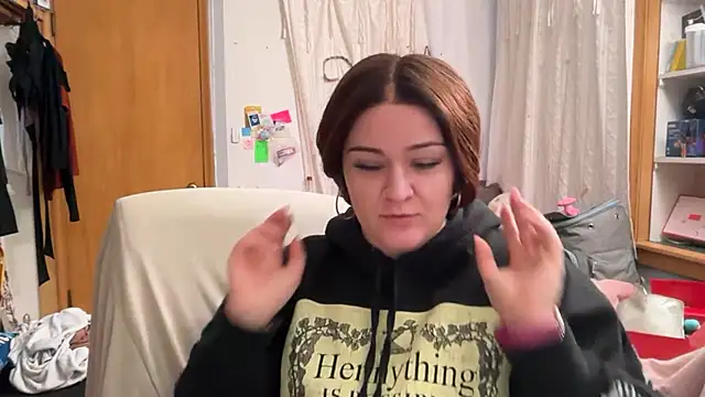 Snapshot of idkletsavoideverything chatting on 2, 5, 2026 idkletsavoideverything online show from 2, 5, 2026