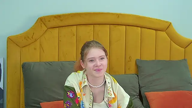 Snapshot of LauraDennis chatting on 6, 5, 2026 LauraDennis online show from 6, 5, 2026