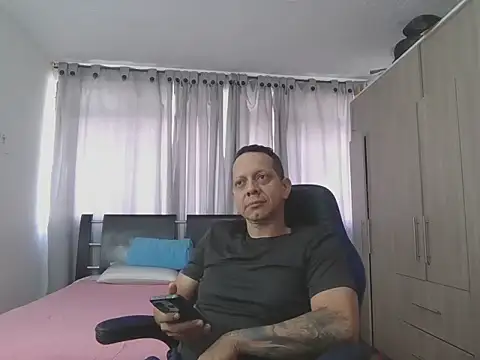 Snapshot of LeonR8901 chatting on 27, 4, 2026 LeonR8901 online show from 27, 4, 2026