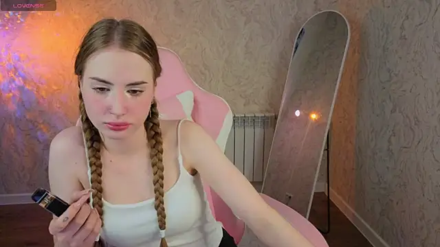 Snapshot of Tasya_Doyle chatting on 24, 4, 2026 Tasya Doyle online show from 24, 4, 2026