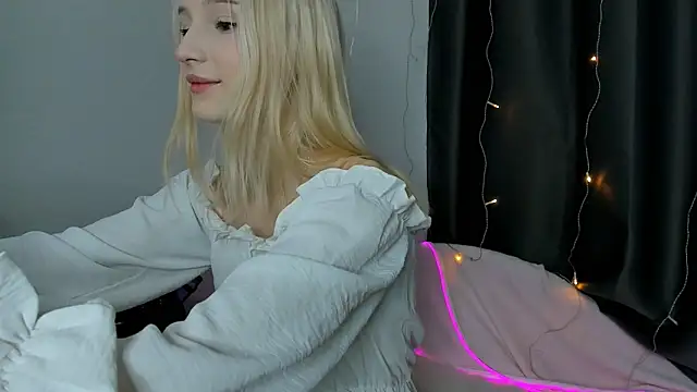 SophiaDarsly online show from 19, 4, 2026