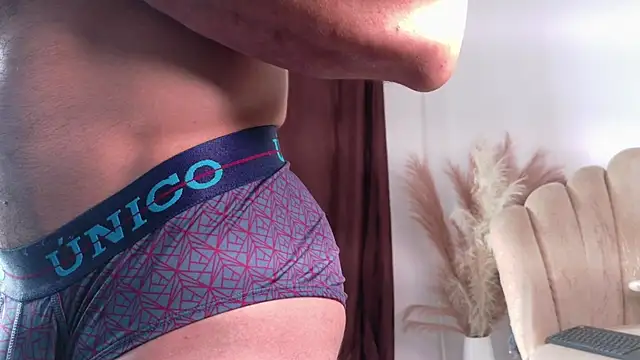 Snapshot of Aroon_connor1 chatting on 4, 5, 2026 Aroon connor1 online show from 4, 5, 2026
