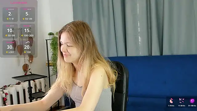 Glitch Doll online show from 22, 4, 2026