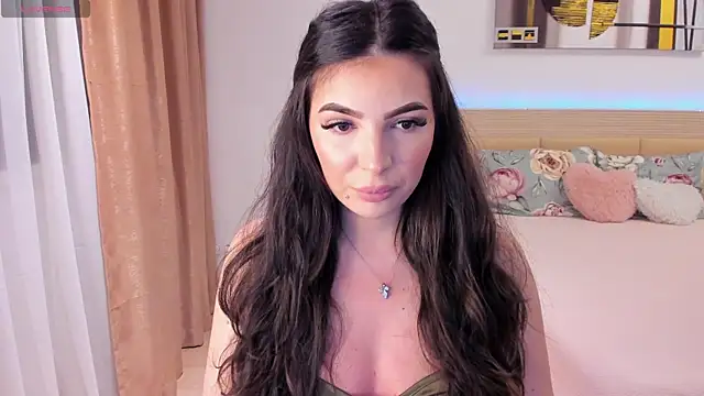 Snapshot of CandyElla_ chatting on 4, 8, 2026 CandyElla online show from 4, 8, 2026