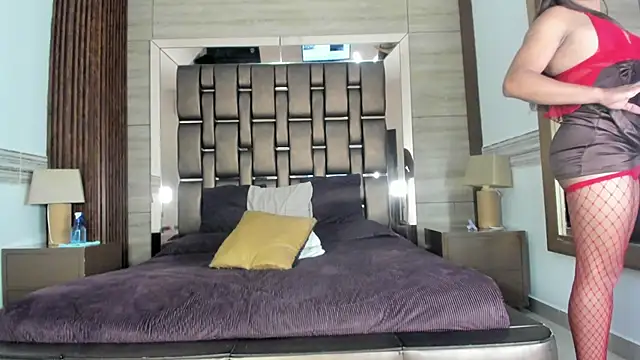 Snapshot of ziba_hadid chatting on 24, 4, 2026 ziba hadid online show from 24, 4, 2026