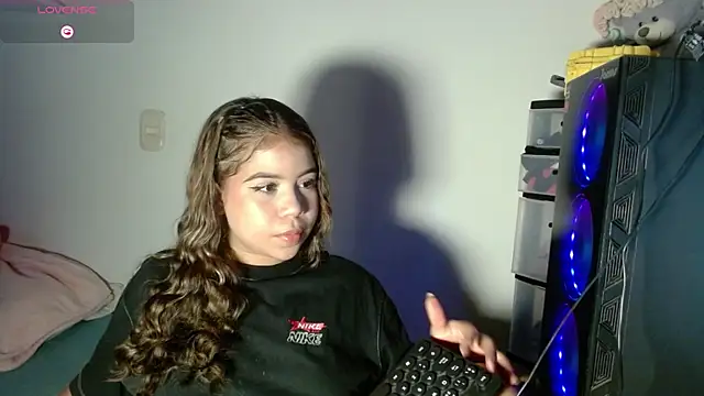 Snapshot of M1la_18 chatting on 7, 5, 2026 M1la 18 online show from 7, 5, 2026