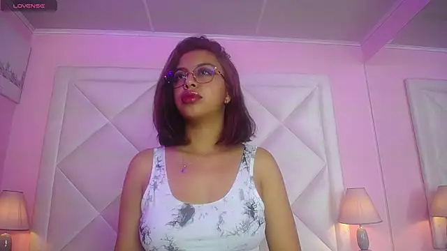 Snapshot of Tinaa_Monroe chatting on 1, 7, 2026 Tinaa Monroe online show from 1, 7, 2026