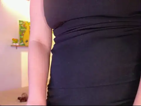 ShantallPariss online show from 17, 4, 2026