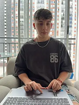 Snapshot of OLIVER_K chatting on 7, 7, 2026 OLIVER K online show from 7, 7, 2026