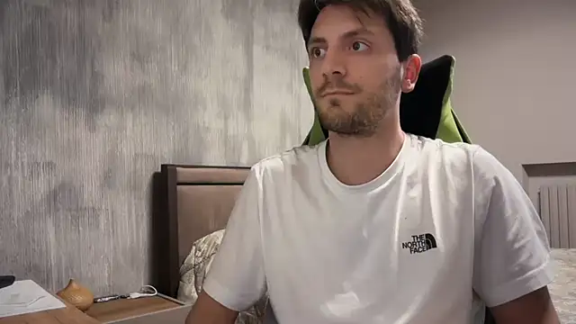 italianass94 online show from 17, 4, 2026