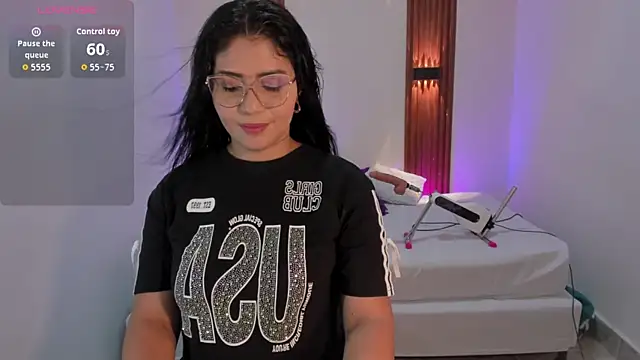 Snapshot of LucyWild8 chatting on 22, 4, 2026 LucyWild8 online show from 22, 4, 2026