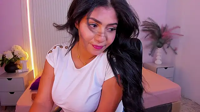 Snapshot of LucyWild8 chatting on 19, 5, 2026 LucyWild8 online show from 19, 5, 2026