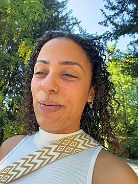 Snapshot of SweetPetiteNoir chatting on 1, 5, 2026 SweetPetiteNoir online show from 1, 5, 2026