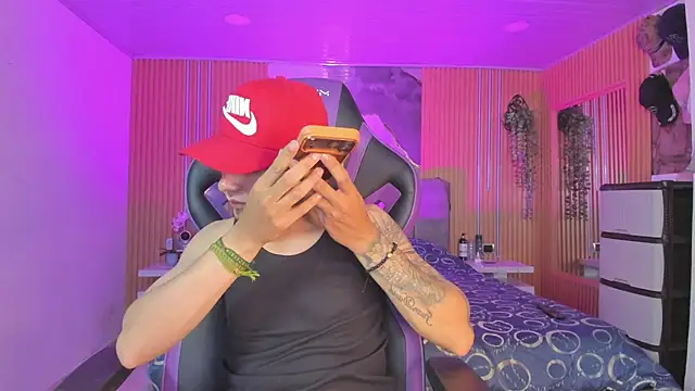 Snapshot of Owen_Drake chatting on 24, 4, 2026 Owen Drake online show from 24, 4, 2026