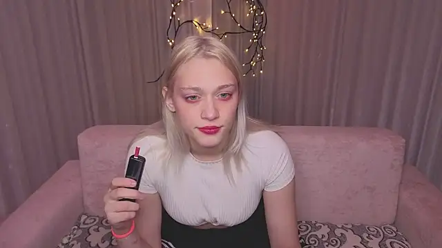 Snapshot of KaraLiin chatting on 16, 5, 2026 KaraLiin online show from 16, 5, 2026