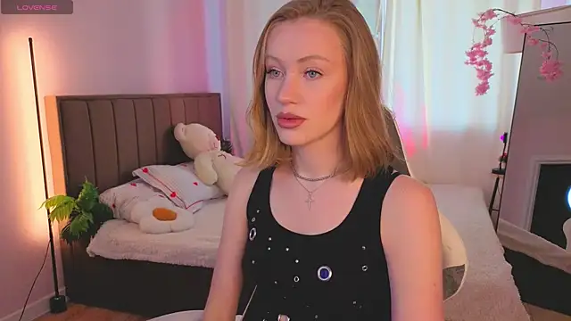 Snapshot of EvaHamilton chatting on 13, 7, 2026 EvaHamilton online show from 13, 7, 2026