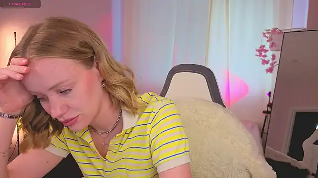 Snapshot of EvaHamilton chatting on 14, 7, 2026 EvaHamilton online show from 14, 7, 2026