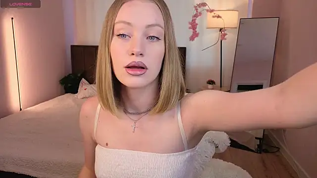 Snapshot of EvaHamilton chatting on 21, 7, 2026 EvaHamilton online show from 21, 7, 2026