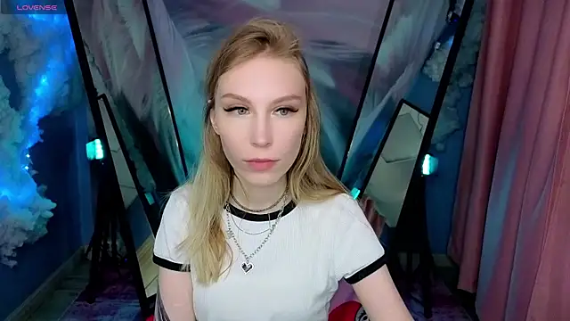 Snapshot of MilaDuales chatting on 6, 5, 2026 MilaDuales online show from 6, 5, 2026