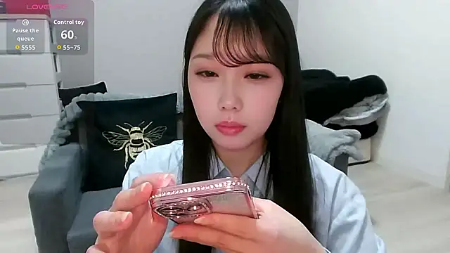 Snapshot of Minamina2 chatting on 24, 4, 2026 Minamina2 online show from 24, 4, 2026