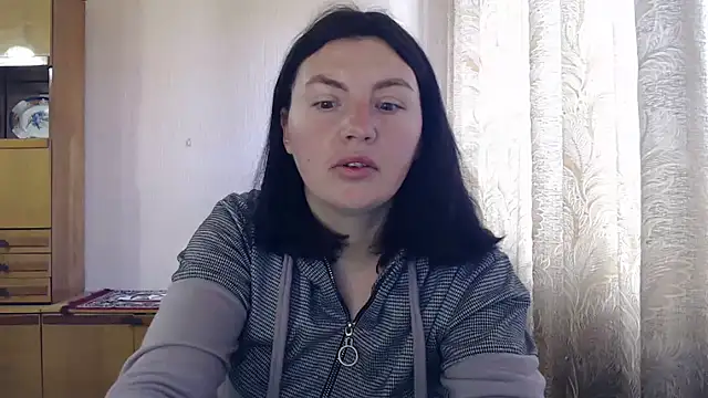Snapshot of AlinaxJames chatting on 24, 4, 2026 AlinaxJames online show from 24, 4, 2026