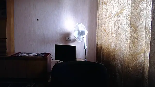 Snapshot of AlinaxJames chatting on 25, 4, 2026 AlinaxJames online show from 25, 4, 2026