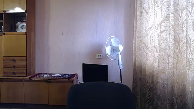 Snapshot of AlinaxJames chatting on 2, 5, 2026 AlinaxJames online show from 2, 5, 2026