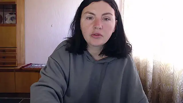 Snapshot of AlinaxJames chatting on 4, 5, 2026 AlinaxJames online show from 4, 5, 2026