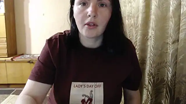 Snapshot of AlinaxJames chatting on 6, 5, 2026 AlinaxJames online show from 6, 5, 2026
