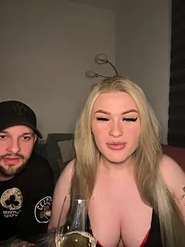 Snapshot of SexyCouple1910 chatting on 20, 4, 2026 SexyCouple1910 online show from 20, 4, 2026