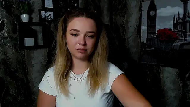 Snapshot of NicoleAura chatting on 23, 6, 2026 NicoleAura online show from 23, 6, 2026