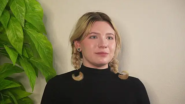 Snapshot of VennieLippe chatting on 20, 4, 2026 VennieLippe online show from 20, 4, 2026