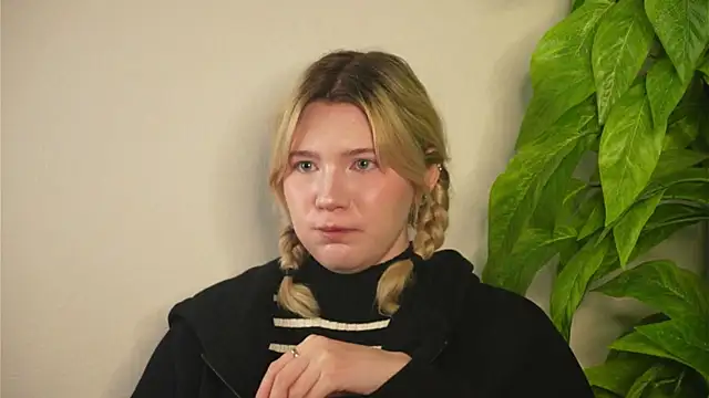 Snapshot of VennieLippe chatting on 23, 4, 2026 VennieLippe online show from 23, 4, 2026