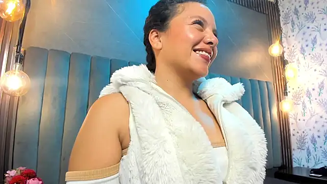 Snapshot of LilaVelvet chatting on 4, 7, 2026 LilaVelvet online show from 4, 7, 2026