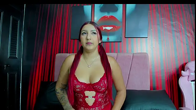 Snapshot of Lunadorada18 chatting on 21, 4, 2026 Lunadorada18 online show from 21, 4, 2026