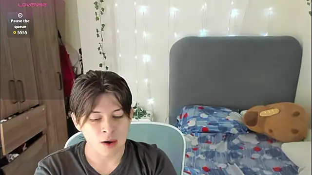 Snapshot of Felixzyn chatting on 22, 4, 2026 Felixzyn online show from 22, 4, 2026