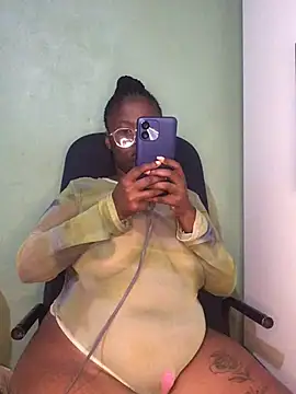 Snapshot of TheEmpressLushXO chatting on 18, 4, 2026 TheEmpressLushXO online show from 18, 4, 2026