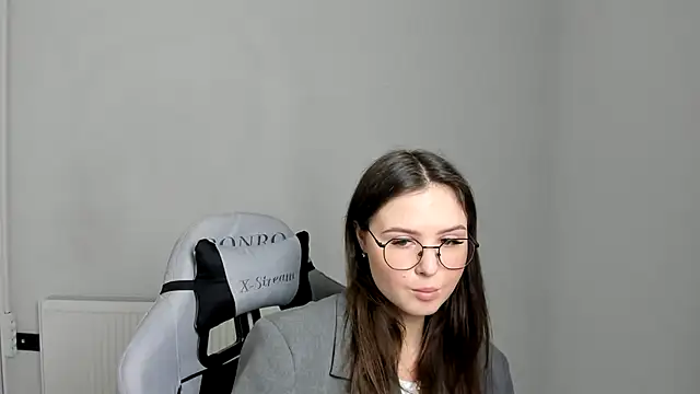 Snapshot of Regina_cute_ chatting on 4, 5, 2026 Regina cute online show from 4, 5, 2026