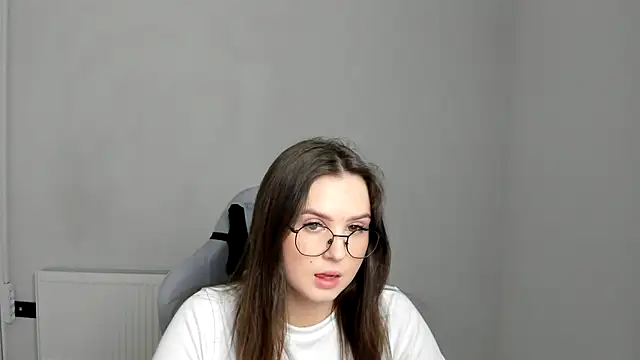 Snapshot of Regina_cute_ chatting on 6, 5, 2026 Regina cute online show from 6, 5, 2026