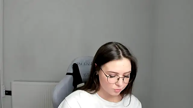 Snapshot of Regina_cute_ chatting on 8, 5, 2026 Regina cute online show from 8, 5, 2026
